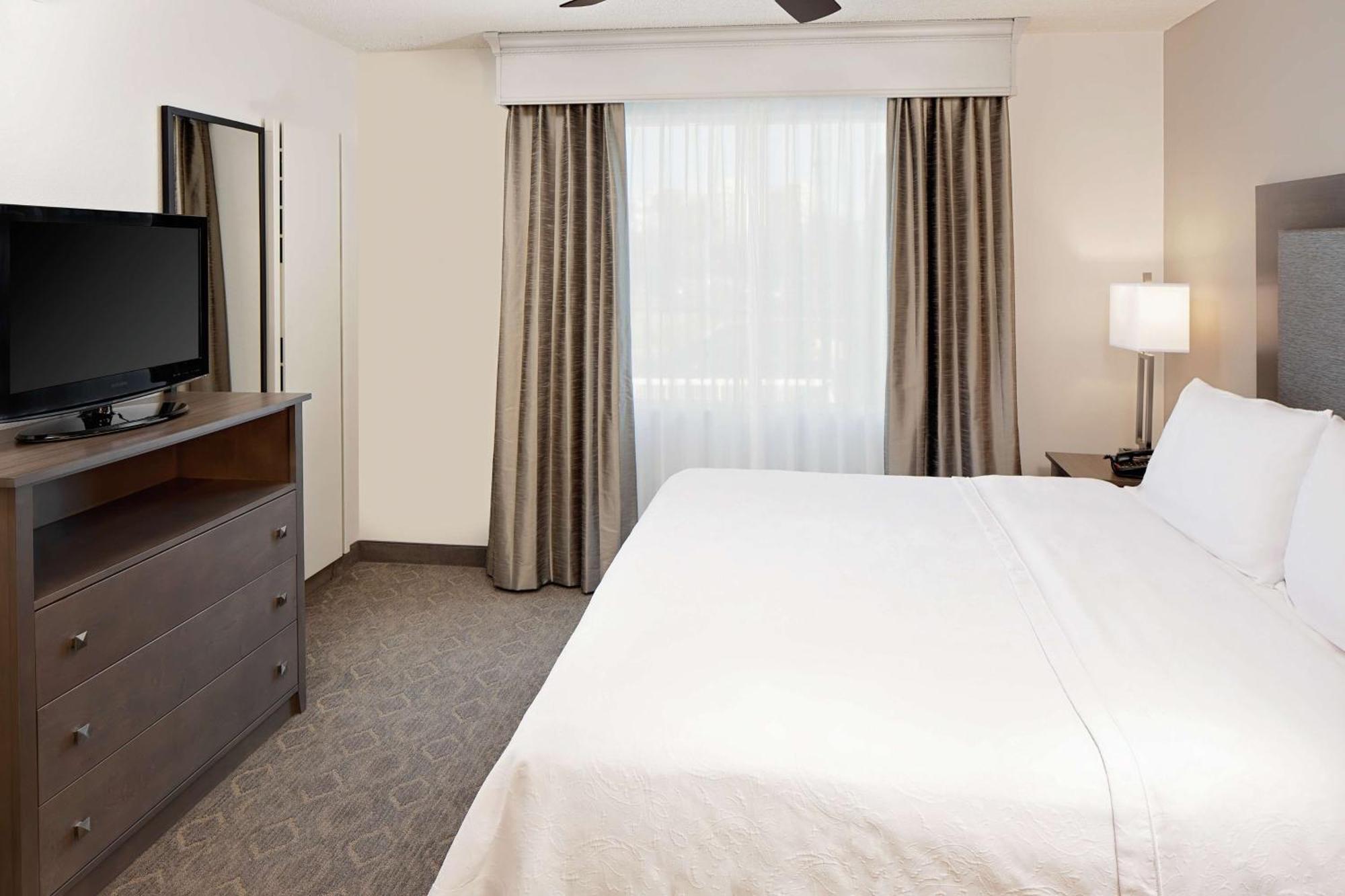 Homewood Suites By Hilton Dallas Market Center Экстерьер фото